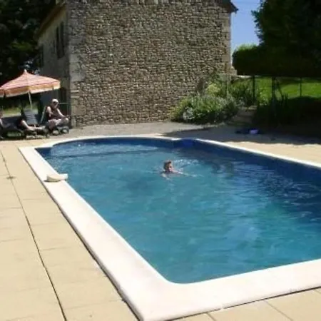 House With 4 Bedrooms In Plazac With Private Pool Enclosed Garden And Wifi Σπίτι διακοπών